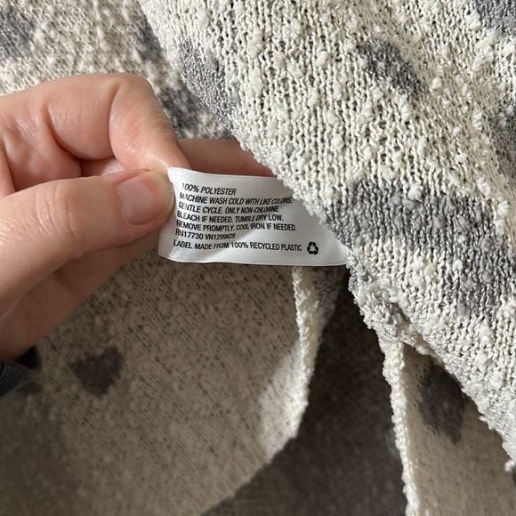 Women’s Knox Rose Sweater Size S animal print,cozy sweater! Excellent condition! - Picture 4 of 5